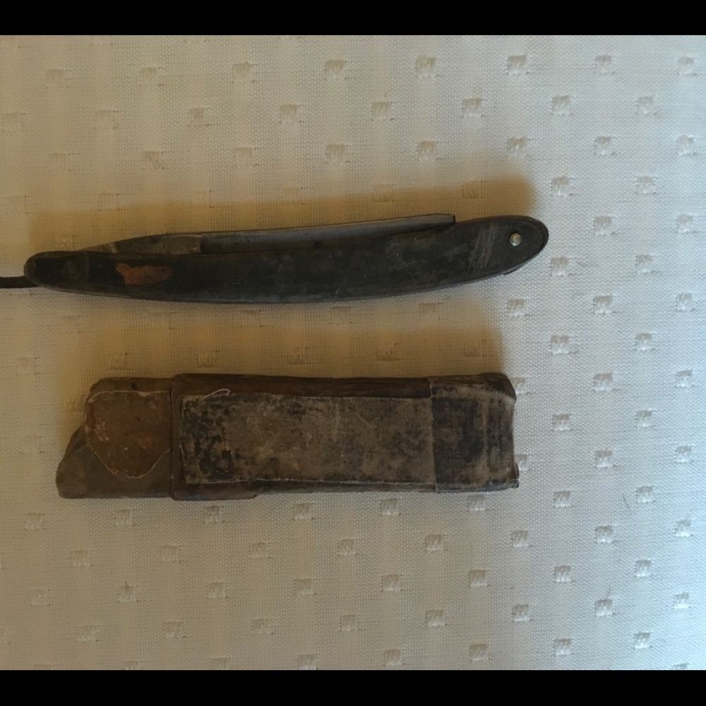 Antique Straight Edge Razor & Case - Picture 2 of 6